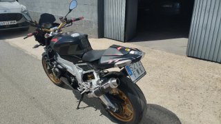 Aprilia Tuono 1000R Negra y Dorada