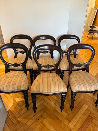 Juego de 6 sillas de madera tapizadas