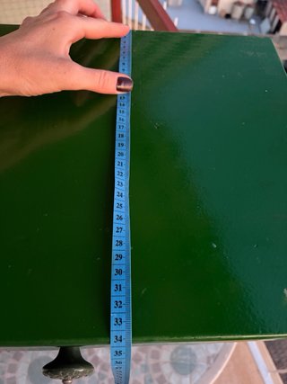 Mesita de noche verde con cajón