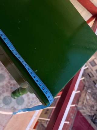 Mesita de noche verde con cajón