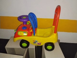 Correpasillos infantil con volante y asa