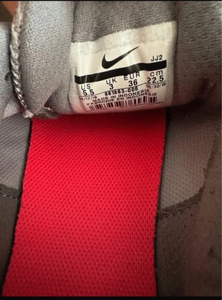 Sneakers Nike grigie e rosa