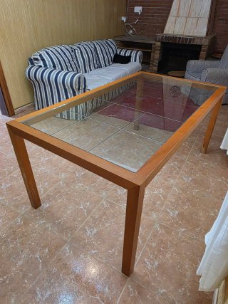 Juego 4 Sillas de Comedor con mesa de cristal.