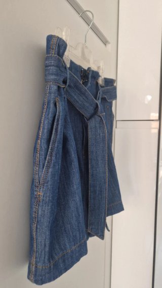 Short Denim pinzas cinturón lazada