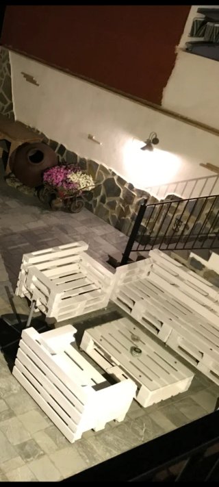 Sofás de Palets Blancos y Marrones
