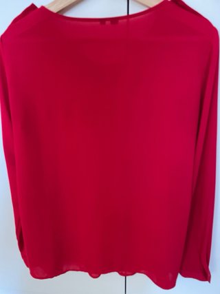 Blusa fluida roja manga larga mujer