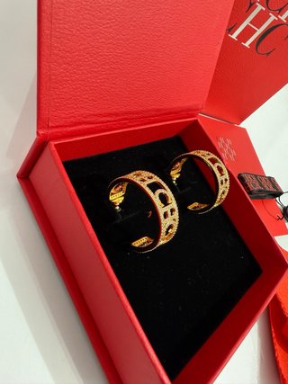 Aros Carolina Herrera dorados 33mm diametro