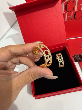 Aros Carolina Herrera dorados 33mm diametro