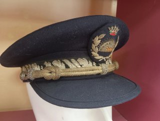 Gorra de plato azul marino