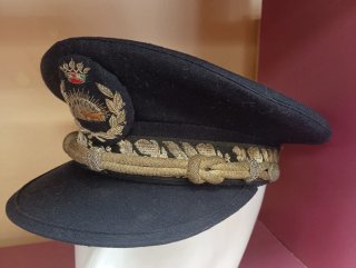 Gorra de plato azul marino