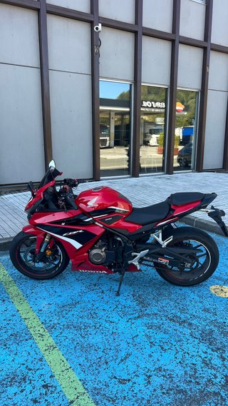 Honda CBR 500 R Roja y Negra