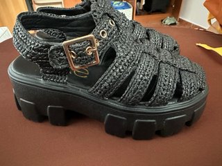 Sandalias exé plataforma negras talla 37