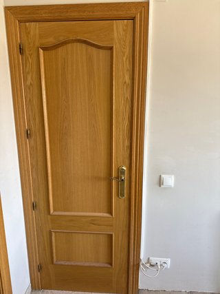 Puerta de madera maciza  72 cm paso