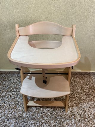 Trona de madera