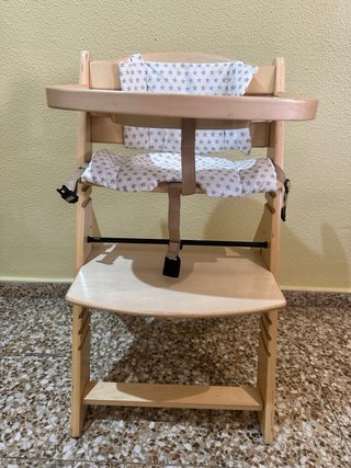 Trona de madera