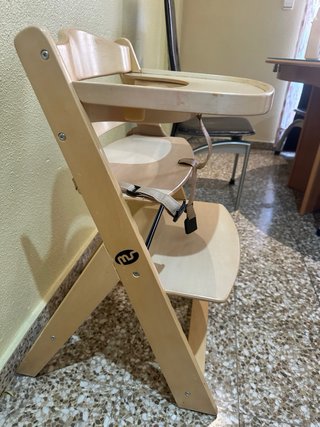 Trona de madera