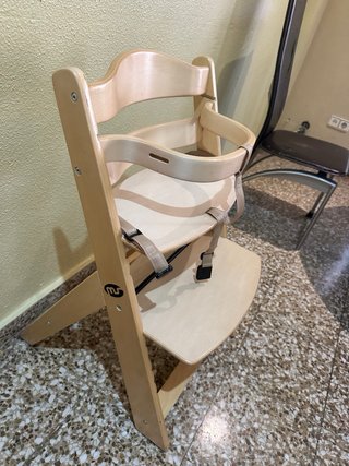Trona de madera