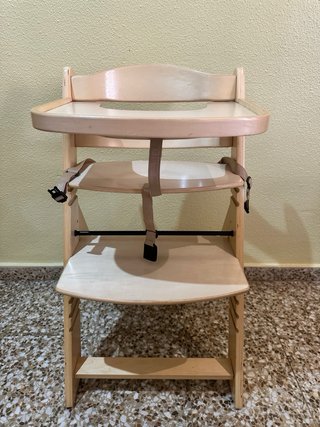 Trona de madera