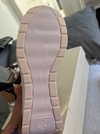 Zapatillas Mujer Beige y Negro