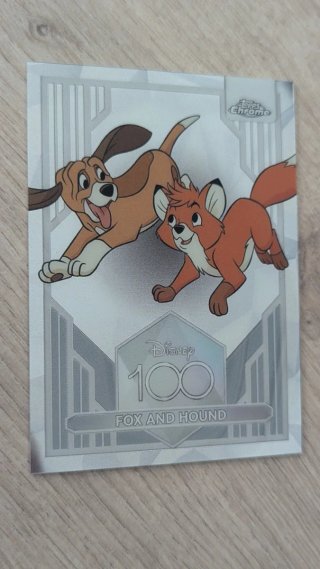 Carta Coleccionable Disney 100 Fox and Hound #32