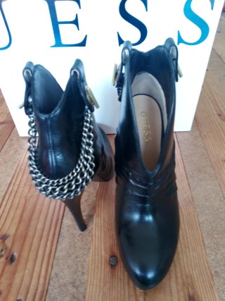 Botines Guess Negros Tacón Cadena
