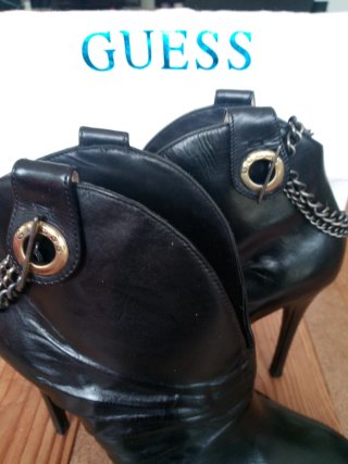 Botines Guess Negros Tacón Cadena