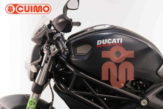 DUCATI MONSTER 696