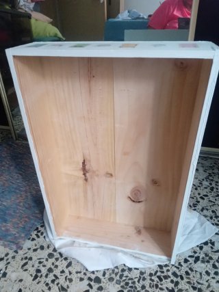 Cama para gato o arenero de madera