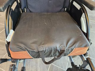 Silla de ruedas plegable de alumino