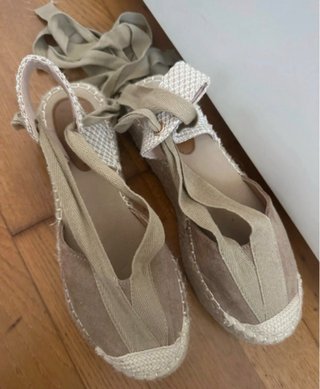Alpargatas plataforma beige atadas