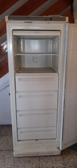 Congelador vertical con cajones