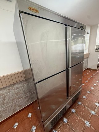 Cámara frigorífica industrial 4 puertas
