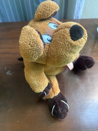 Peluche cane marrone con fiocco
