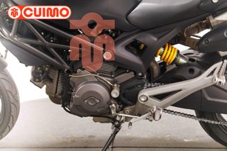 DUCATI MONSTER 696