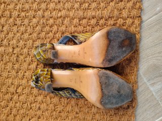 Sandalias tacón print serpiente talla 40