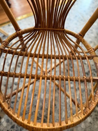 2 sillones de mimbre con cojines verdes