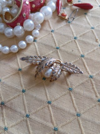 Lotto gioielli vintage,collana , orecchini,spilla