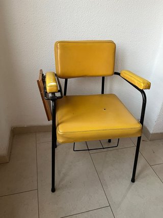 Silla pupitre vintage amarilla