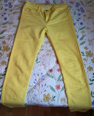 Pantalón Stradivarius amarillo T.38