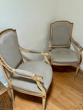 Juego de 2 Sillas Clásicas Restauradas