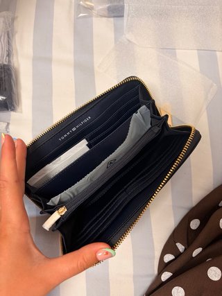 Cartera Tommy Hilfiger Azul y Dorada