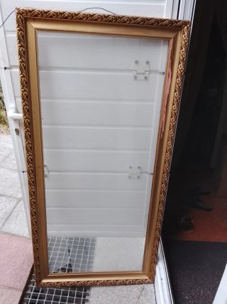 Marco de madera antiguo dorado