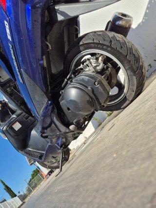 Suzuki Burgman AN250 Maxi Scooter Azul
