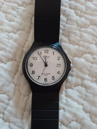Reloj Casio Quartz Blanco y Negro