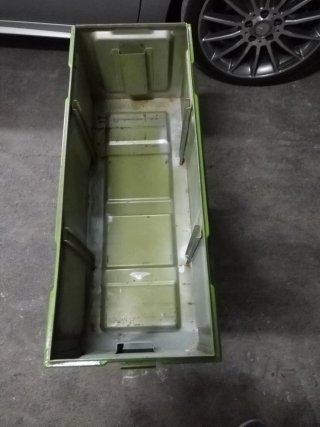 Cajón metálico para herramientas