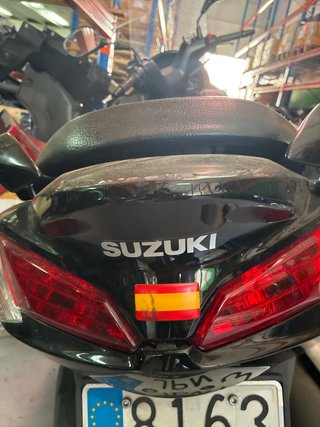 Suzuki Burgman 125 superior e inferior