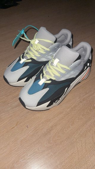 Adidas Yeezy 700