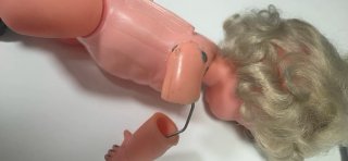 Muñeca antigua planchadora con accesorios