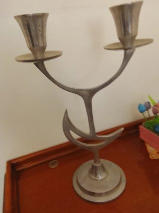 Candelabro de metal decorativo plata