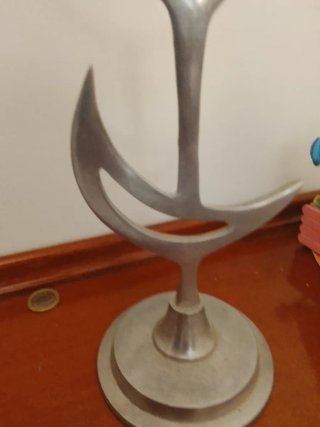 Candelabro de metal decorativo plata